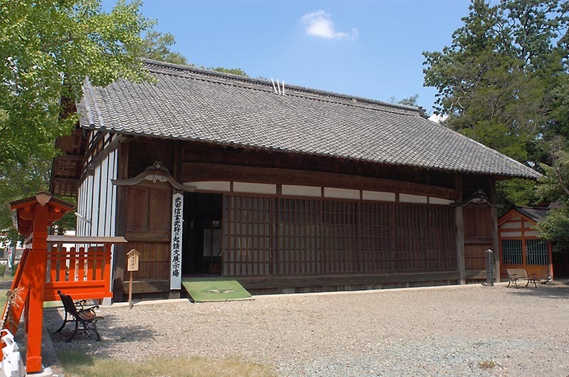 生島足島神社歌舞伎舞台