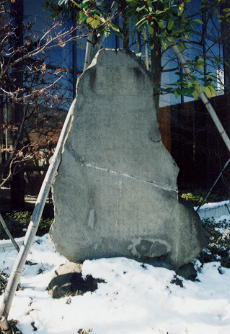 日本人久米先生の碑