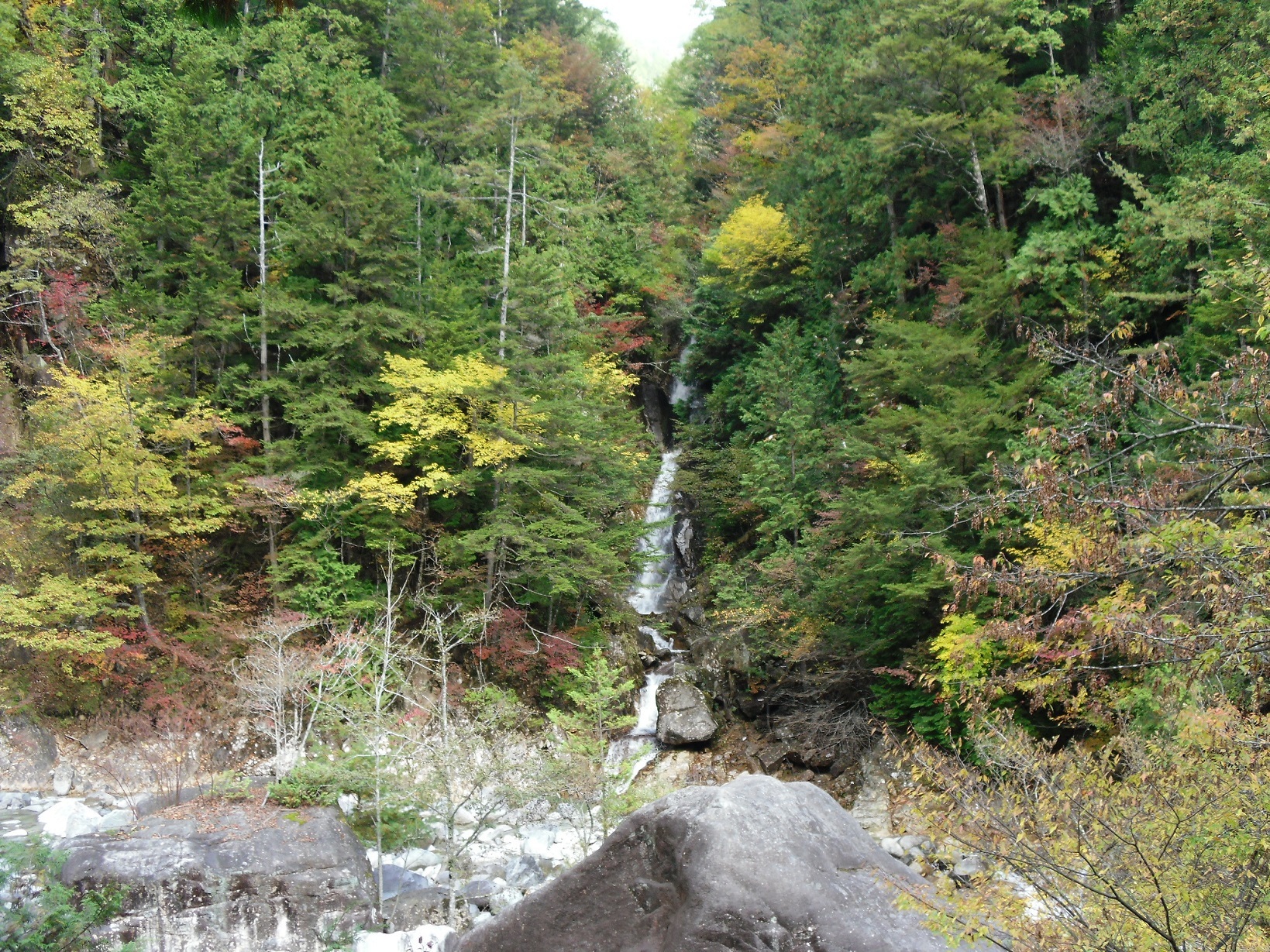 吉報の滝
